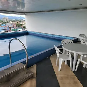 Sheryll Escapes - Kandi Big 1 Bedroom King Bed, Free Housekeeping, Fiber Fast Internet Apartment